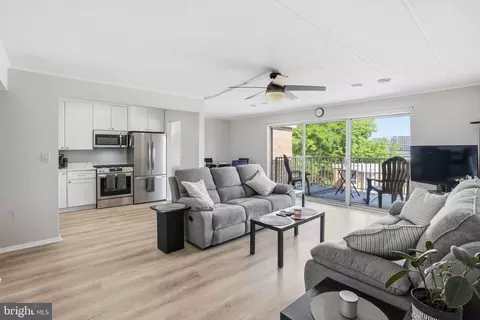 2622 Fort Farnsworth Rd #219, Alexandria, VA 22303