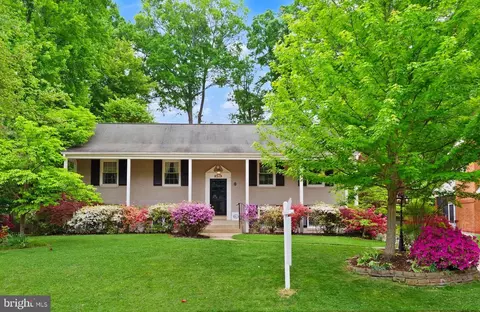 8519 Buckboard Dr, Alexandria, VA 22308