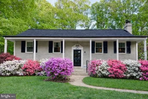 8519 Buckboard Dr, Alexandria, VA 22308