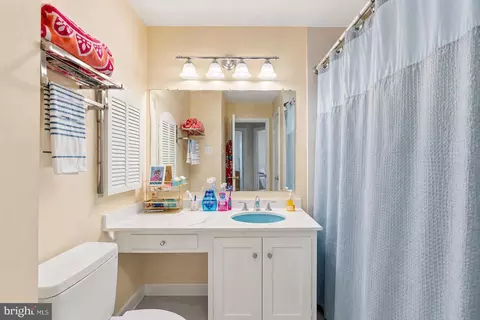 Bath - 8240 Taunton Pl, Springfield, VA 22152 photo 3 of 3