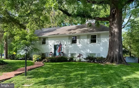 1014 Potomac Ln, Alexandria, VA 22308