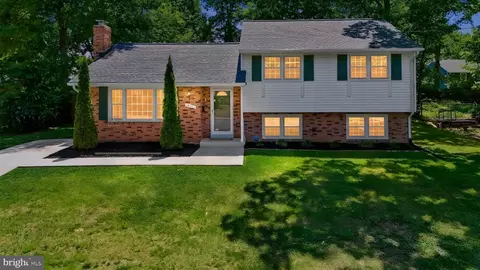 14711 Carlbern Dr, Centreville, VA 20120