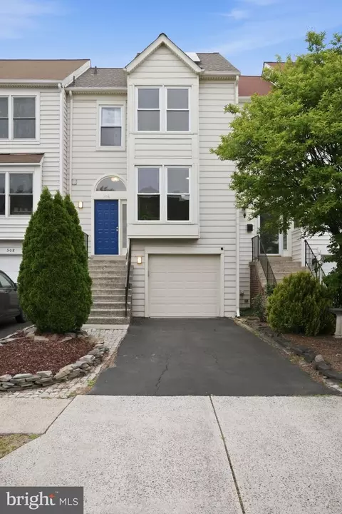 506 Dakota Dr, Herndon, VA 20170
