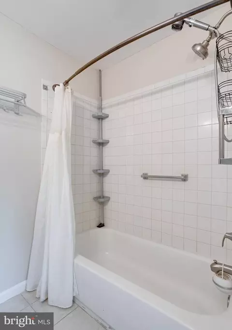 Bath - 11701 Braddock Rd, Fairfax, VA 22030 photo 5 of 8