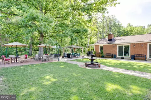 Exterior - 11701 Braddock Rd, Fairfax, VA 22030 photo 6 of 17