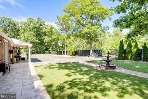 Exterior - 11701 Braddock Rd, Fairfax, VA 22030 photo 8 of 17