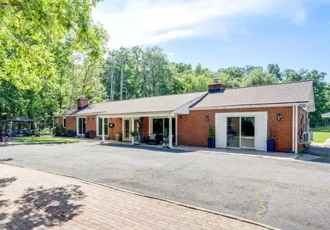 Exterior - 11701 Braddock Rd, Fairfax, VA 22030 photo 2 of 17