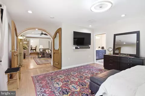Bedroom - 11701 Braddock Rd, Fairfax, VA 22030 photo 2 of 8