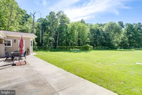 Exterior - 11701 Braddock Rd, Fairfax, VA 22030 photo 11 of 17