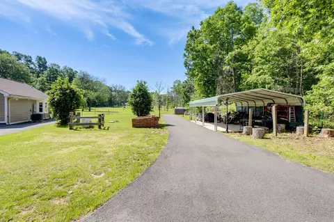 Exterior - 11701 Braddock Rd, Fairfax, VA 22030 photo 4 of 17