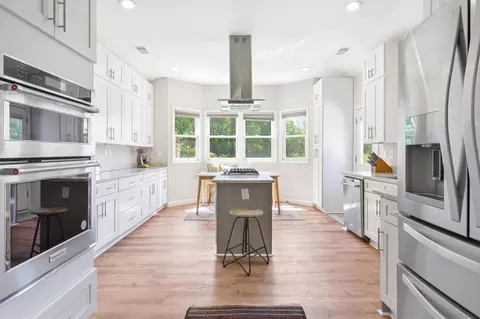 Kitchen - 11701 Braddock Rd, Fairfax, VA 22030 photo 3 of 8