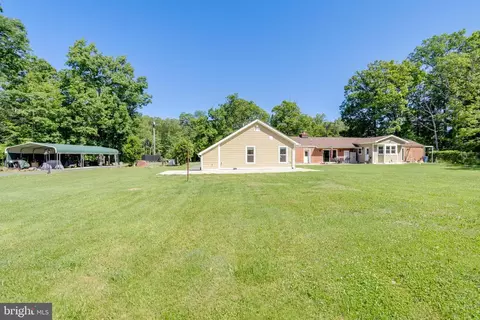Exterior - 11701 Braddock Rd, Fairfax, VA 22030 photo 14 of 17