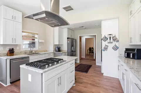 Kitchen - 11701 Braddock Rd, Fairfax, VA 22030 photo 2 of 8