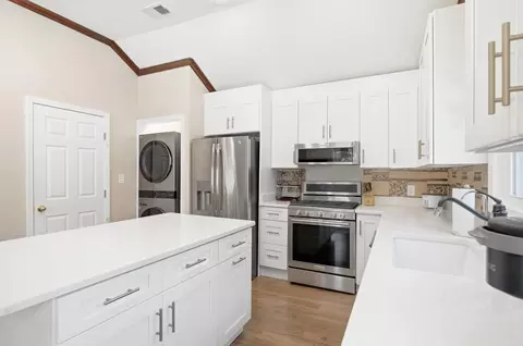 Kitchen - 11701 Braddock Rd, Fairfax, VA 22030 photo 8 of 8
