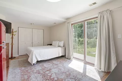 Bedroom - 11701 Braddock Rd, Fairfax, VA 22030 photo 4 of 8