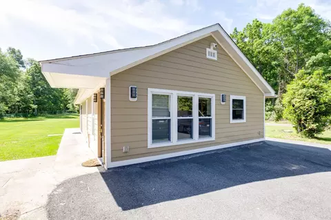 Exterior - 11701 Braddock Rd, Fairfax, VA 22030 photo 10 of 17