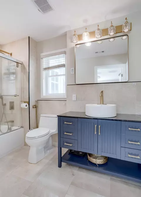 Bath - 11701 Braddock Rd, Fairfax, VA 22030 photo 7 of 8