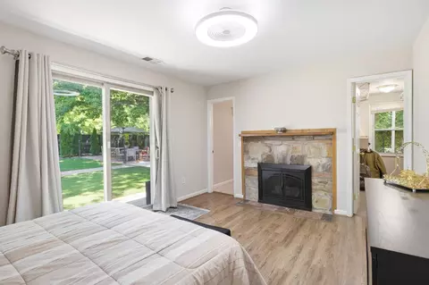 Bedroom - 11701 Braddock Rd, Fairfax, VA 22030 photo 5 of 8
