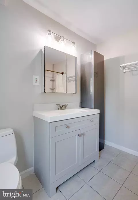 Bath - 11701 Braddock Rd, Fairfax, VA 22030 photo 4 of 8