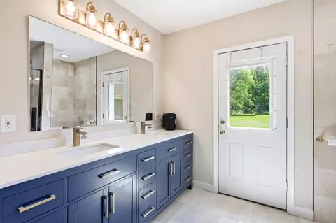 Bath - 11701 Braddock Rd, Fairfax, VA 22030 photo 1 of 8