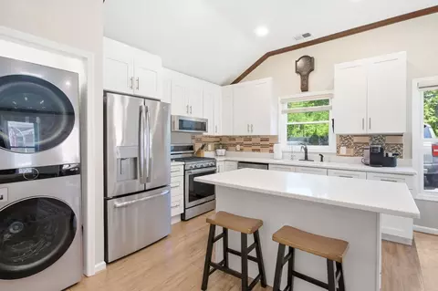 Kitchen - 11701 Braddock Rd, Fairfax, VA 22030 photo 6 of 8