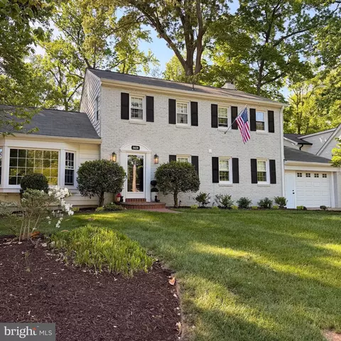 8428 Stable Dr, Alexandria, VA 22308