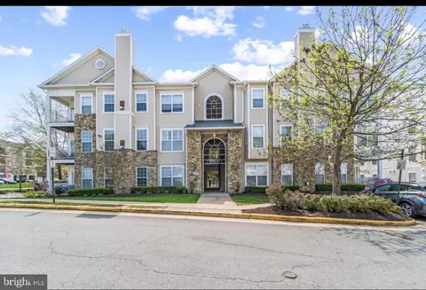 5901 Founders Hill Dr #101, Alexandria, VA 22310