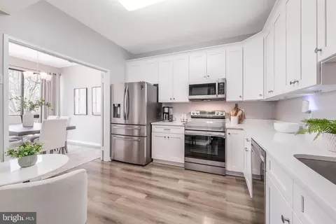 11564 Rolling Green Ct #12/301B, Reston, VA 20191