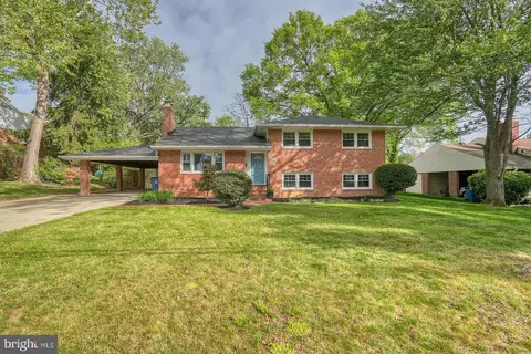 1635 Dinneen Dr, Mclean, VA 22101