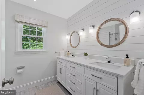 Bath - 12121 Stirrup Rd, Reston, VA 20191 photo 2 of 8
