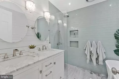 Bath - 12121 Stirrup Rd, Reston, VA 20191 photo 4 of 8