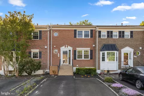 7201 Lake Cove Dr, Alexandria, VA 22315