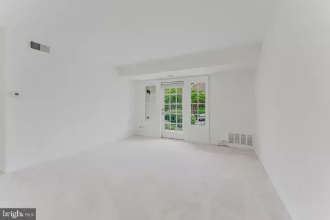 Living - 5800 B Torington Dr #833, Springfield, VA 22152 photo 2 of 8