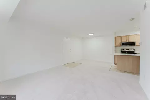 Living - 5800 B Torington Dr #833, Springfield, VA 22152 photo 4 of 8