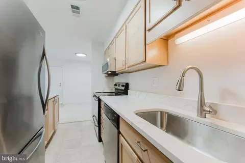 Kitchen - 5800 B Torington Dr #833, Springfield, VA 22152 photo 3 of 3
