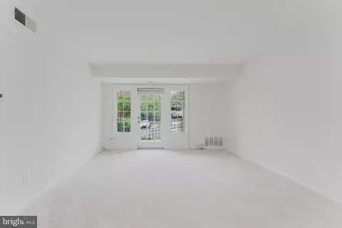 Living - 5800 B Torington Dr #833, Springfield, VA 22152 photo 3 of 8