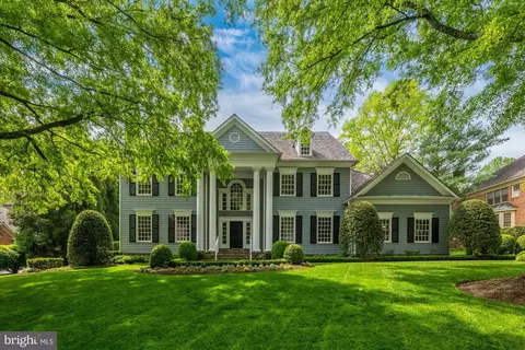 8405 Brookewood Ct, Mclean, VA 22102