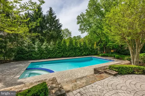 Exterior - 8405 Brookewood Ct, Mclean, VA 22102 photo 8 of 15