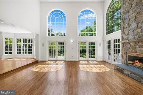 Living - 8405 Brookewood Ct, Mclean, VA 22102 photo 3 of 6