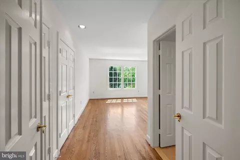 Entry Way - 8405 Brookewood Ct, Mclean, VA 22102 photo 5 of 6