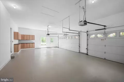 Entry Way - 8405 Brookewood Ct, Mclean, VA 22102 photo 6 of 6