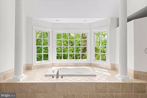 Bath - 8405 Brookewood Ct, Mclean, VA 22102 photo 2 of 3