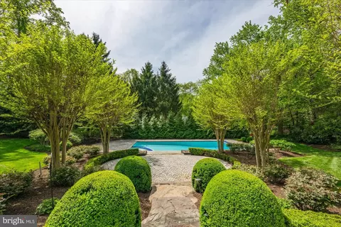 Exterior - 8405 Brookewood Ct, Mclean, VA 22102 photo 9 of 15