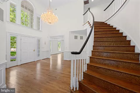Entry Way - 8405 Brookewood Ct, Mclean, VA 22102 photo 2 of 6