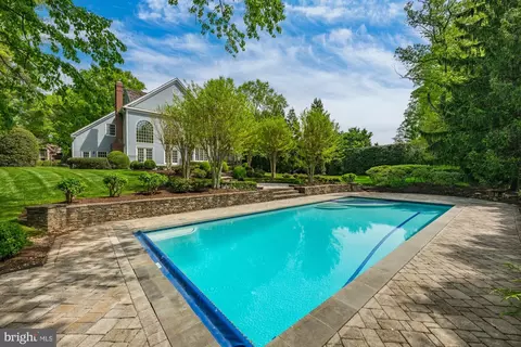 Exterior - 8405 Brookewood Ct, Mclean, VA 22102 photo 5 of 15