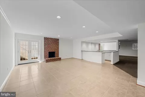 Living - 8405 Brookewood Ct, Mclean, VA 22102 photo 6 of 6