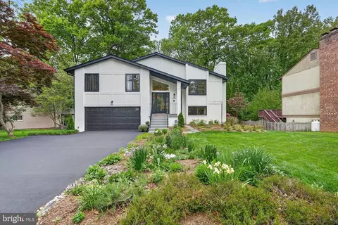 9430 Talisman Dr, Vienna, VA 22182