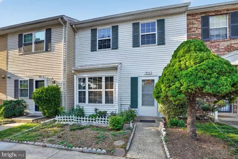 7662 Lee Landing Dr, Falls Church, VA 22043