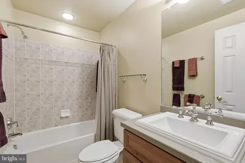Bath - 1463 Evans Farm Dr, Mclean, VA 22101 photo 6 of 7