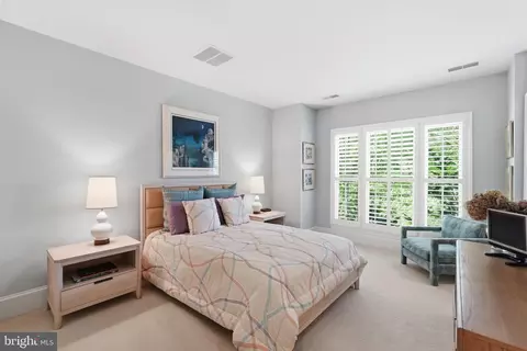 Bedroom - 1463 Evans Farm Dr, Mclean, VA 22101 photo 3 of 6